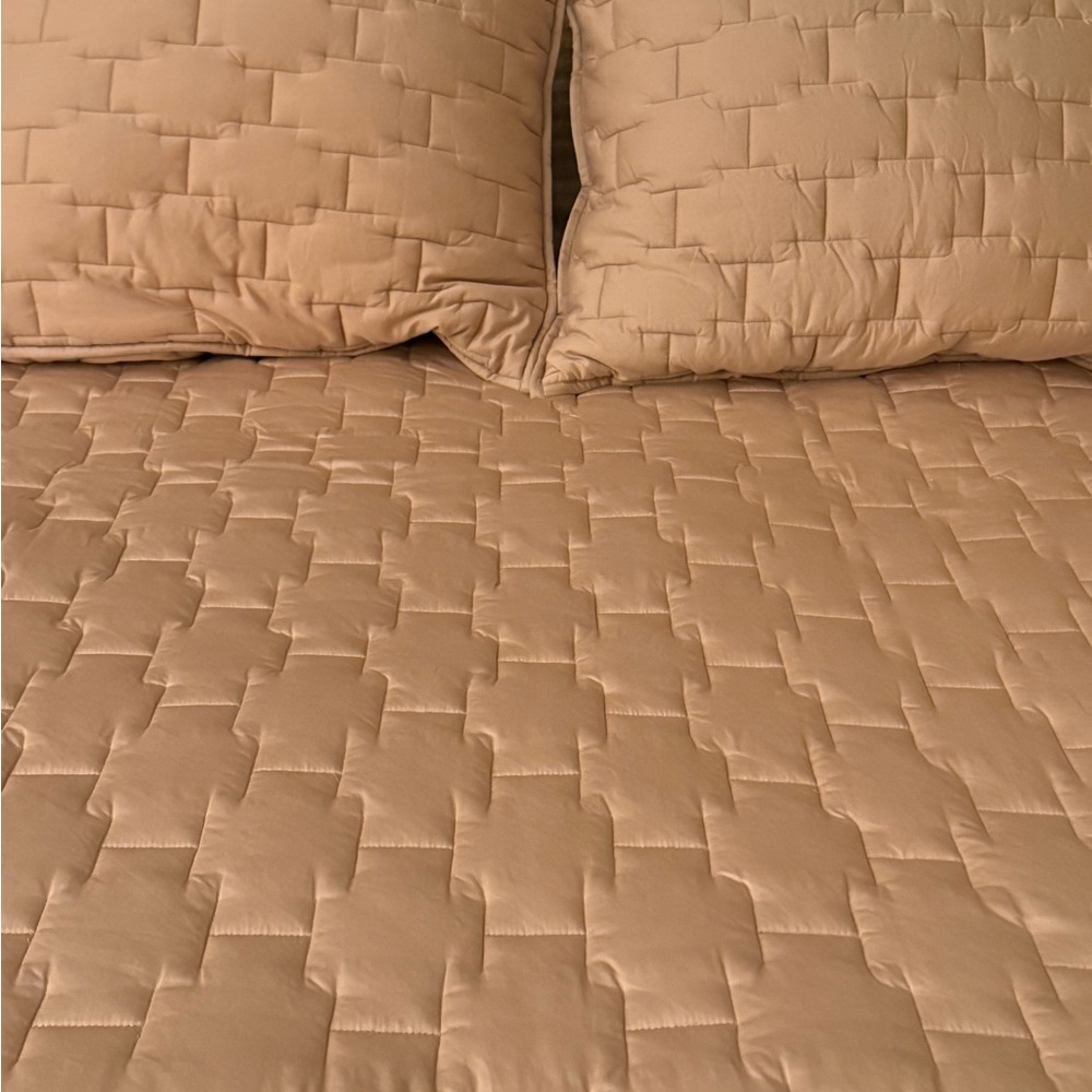 Brand new Crate & Barrel golden tan quilt with 2 standard sized shams - Picture 5 of 7